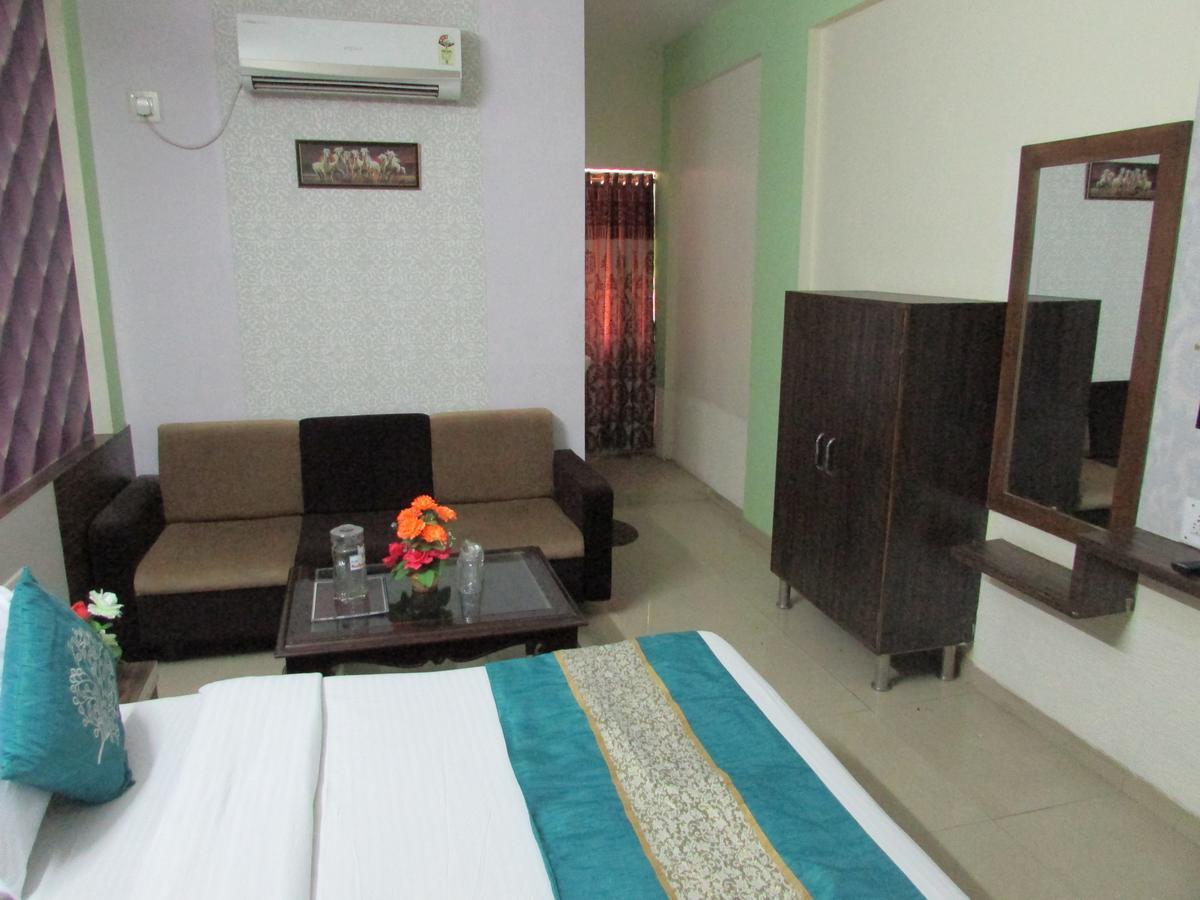 Hotel Neelkanth Residency Gandhinagar Exterior foto
