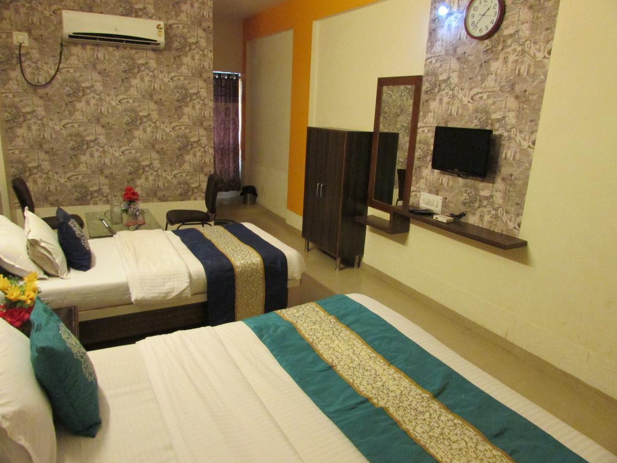 Hotel Neelkanth Residency Gandhinagar Exterior foto